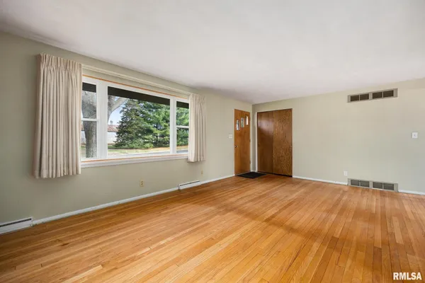 $220,000 | 604 South Elm Street, Washington, IL 61571