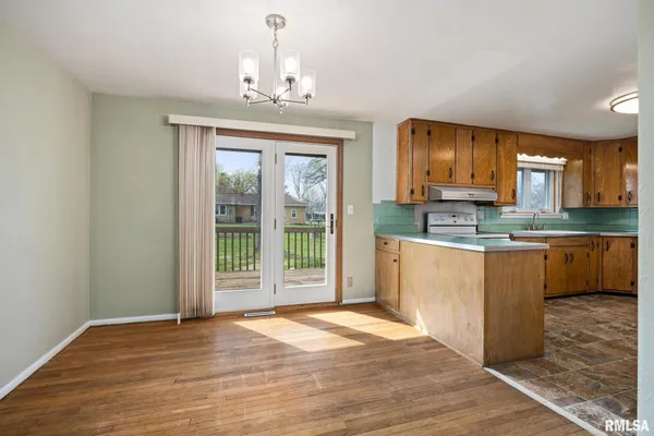 $220,000 | 604 South Elm Street, Washington, IL 61571