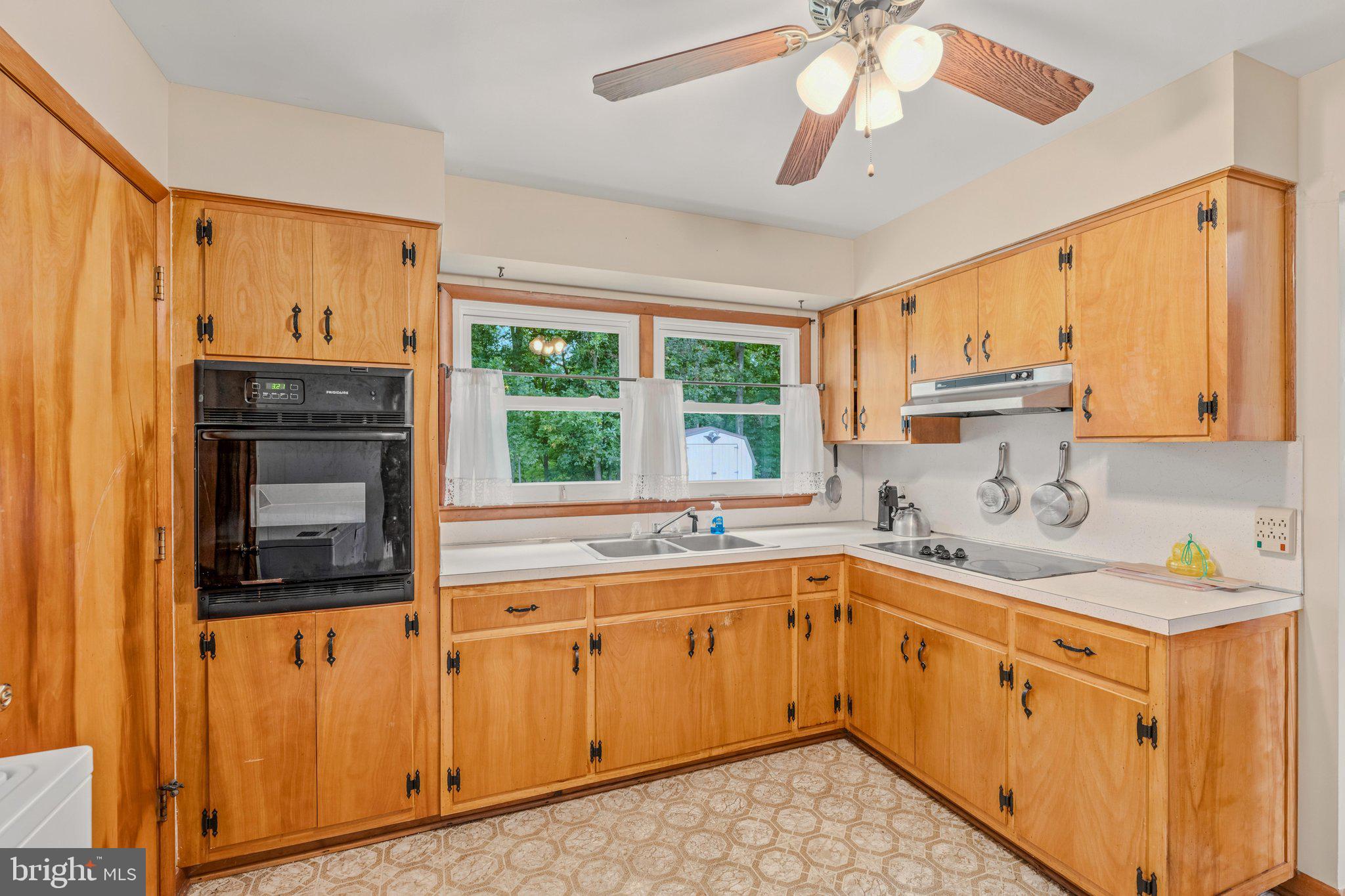 381 Grove Heights Road Berkeley Springs, WV 25411 - Photo 10 of 48 Kitchen
