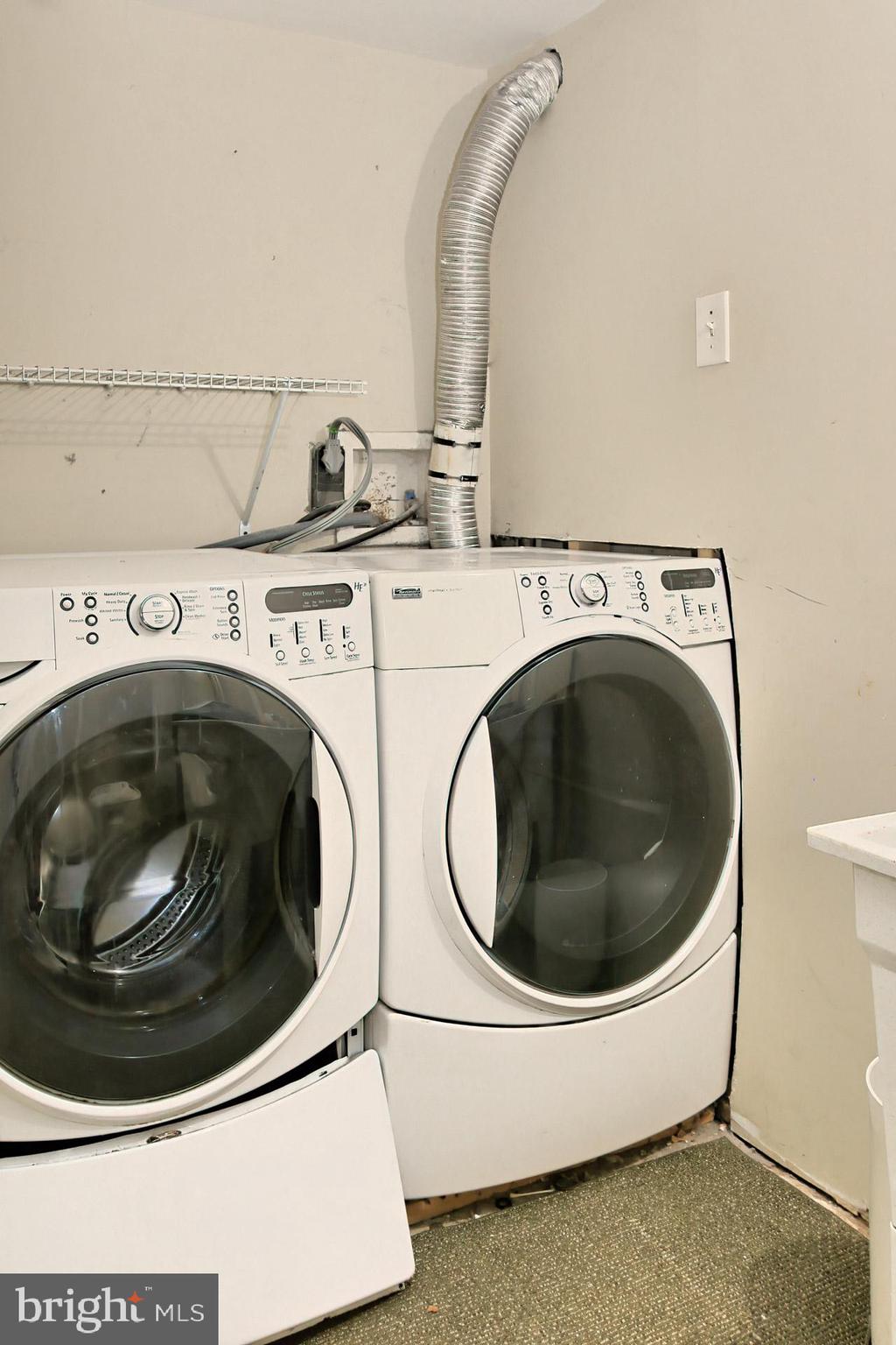 6710 Yates Ford Road Manassas, VA 20111 - Photo 33 of 39 Laundry Room off Garage