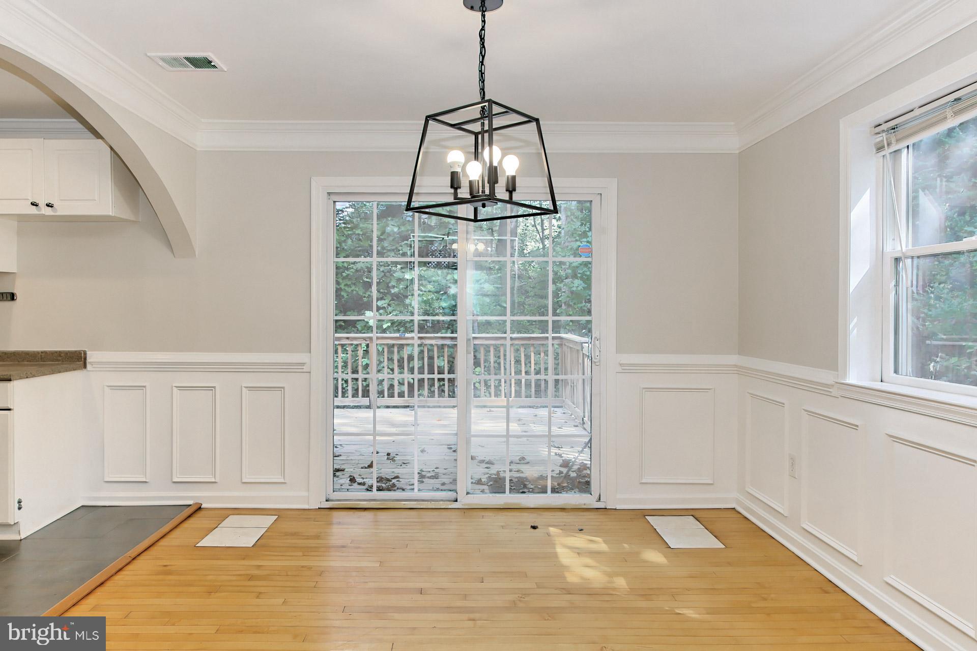 6710 Yates Ford Road Manassas, VA 20111 - Photo 10 of 39 Dining Room w/ Updated Lighting