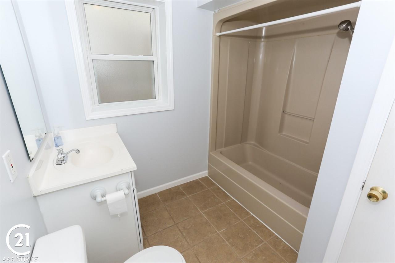 2895 Walsh Drive Rochester, MI 48309 - Photo 27 of 38 31380223-26.JPG