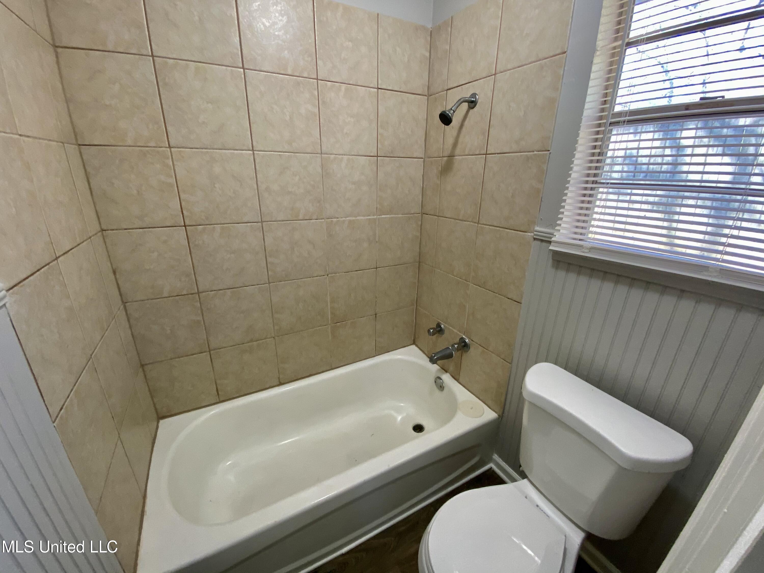 2222 Breckinridge Road Jackson, MS 39204 - Photo 18 of 22 IMG_1796