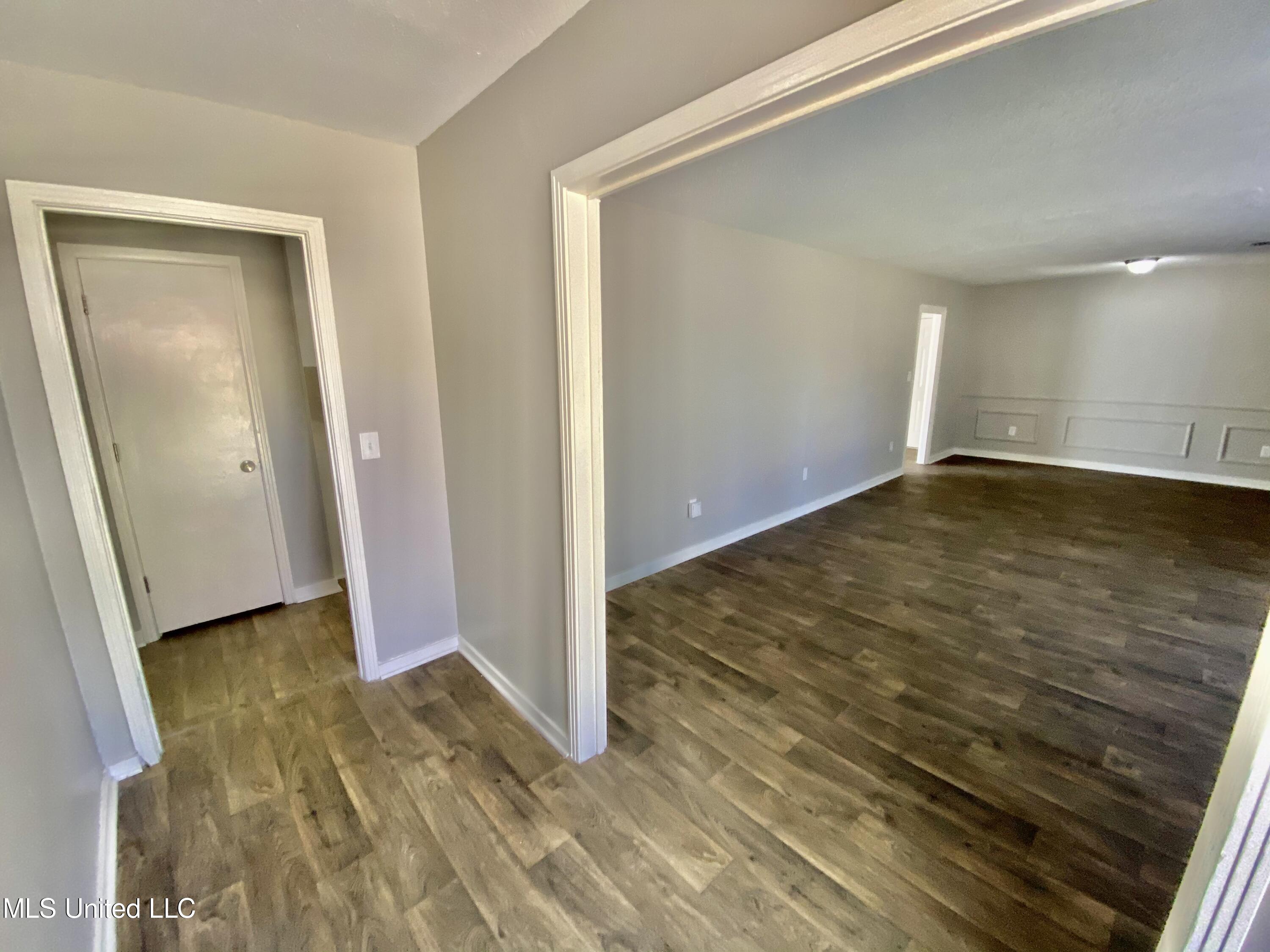 2222 Breckinridge Road Jackson, MS 39204 - Photo 2 of 22 IMG_1779