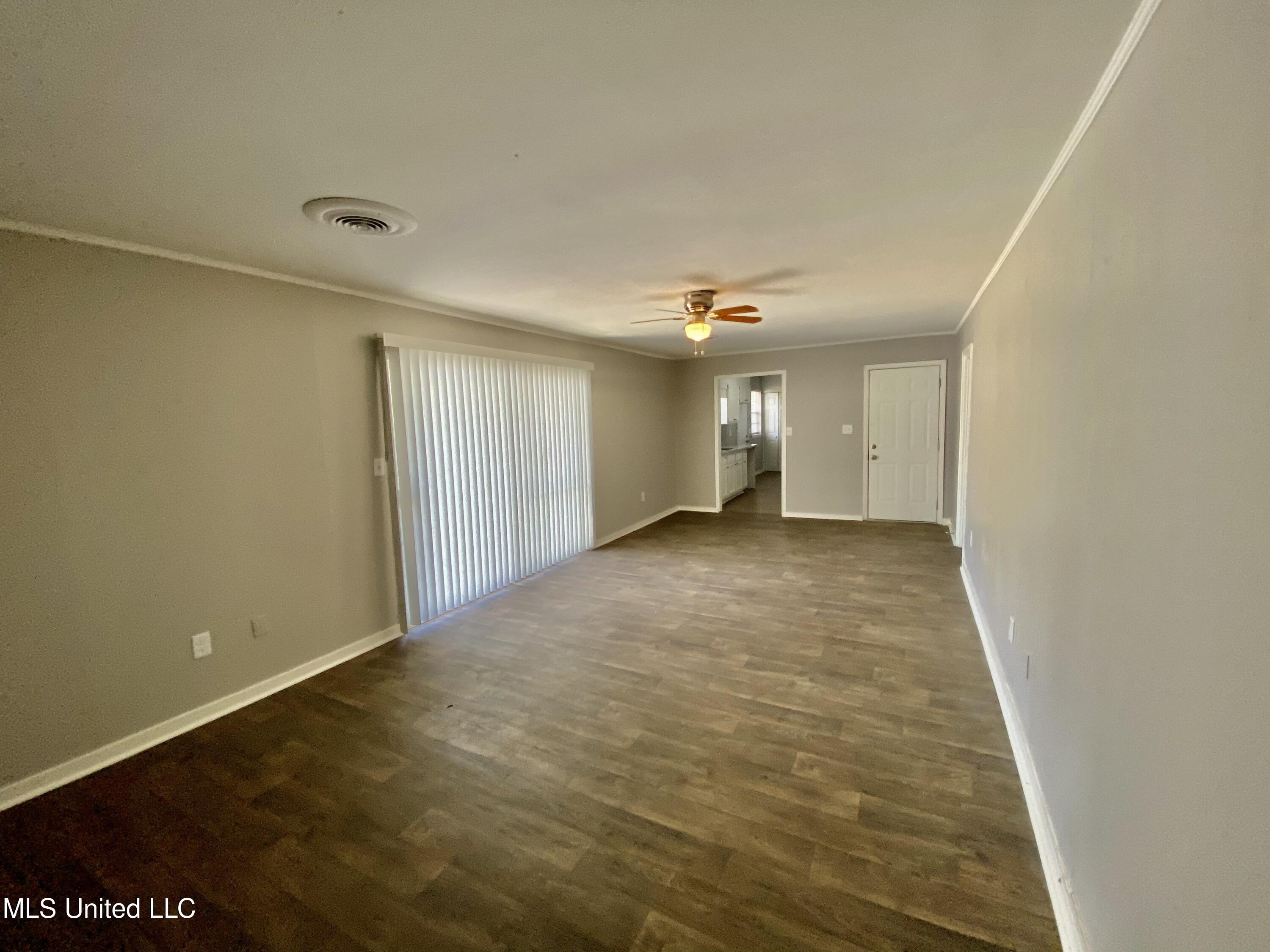 2222 Breckinridge Road Jackson, MS 39204 - Photo 6 of 22 IMG_1783
