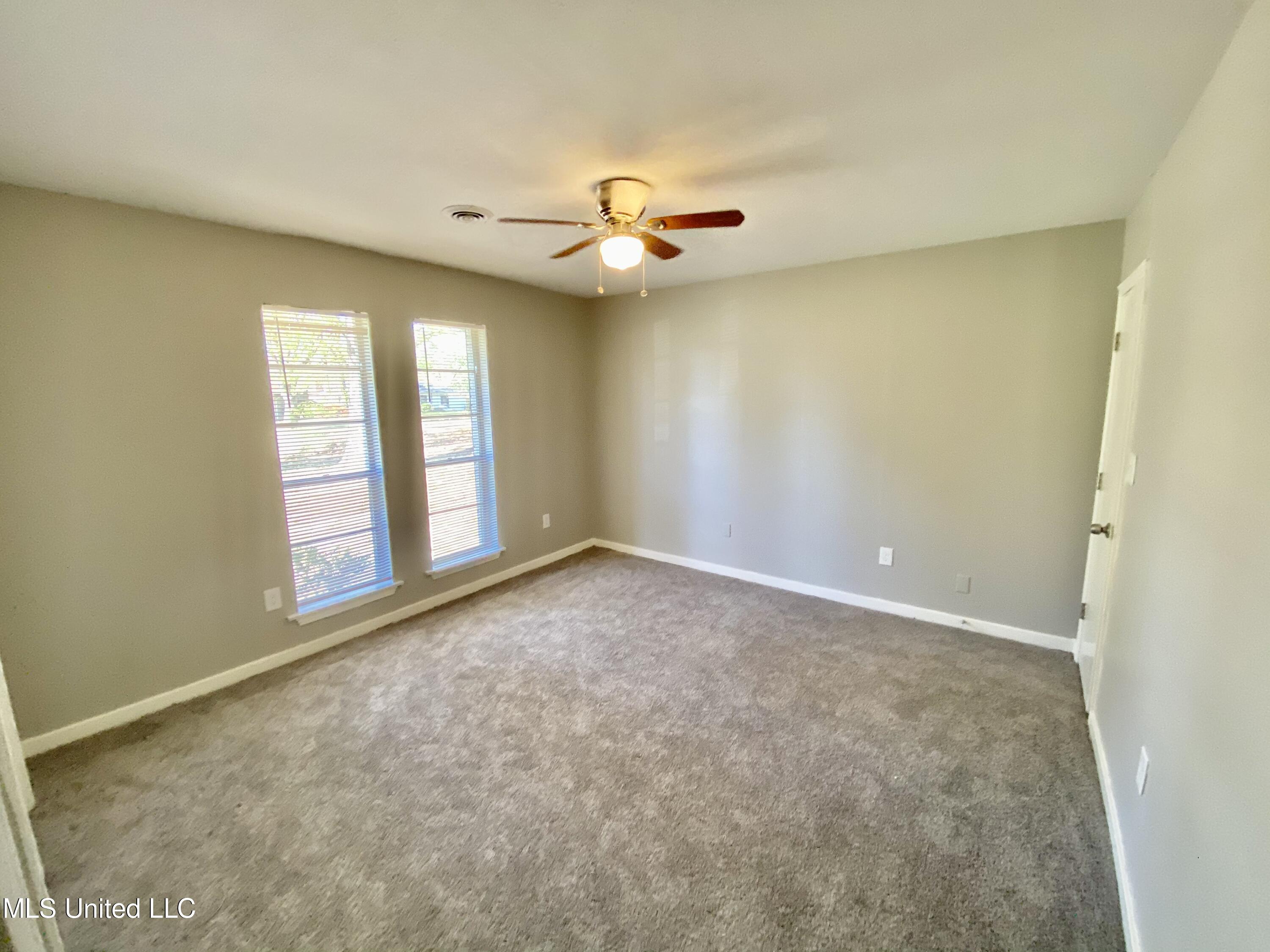 2222 Breckinridge Road Jackson, MS 39204 - Photo 10 of 22 IMG_1787