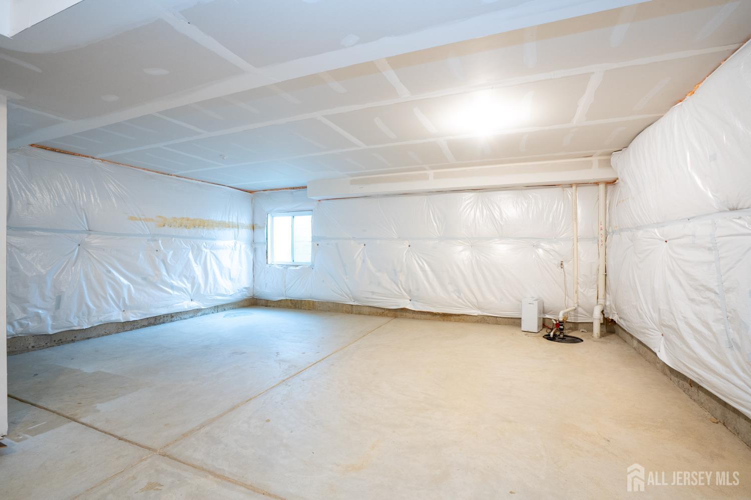 16 Clover Lane Monroe Township, NJ 08831 - Photo 32 of 36 an empty room with windows