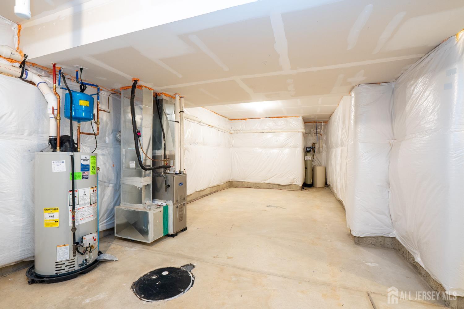 16 Clover Lane Monroe Township, NJ 08831 - Photo 33 of 36 a view of empty room