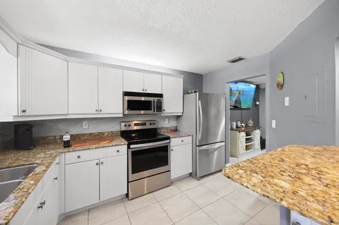 $360,000 | 1928 Discovery Circle East, Deerfield Beach, FL 33442