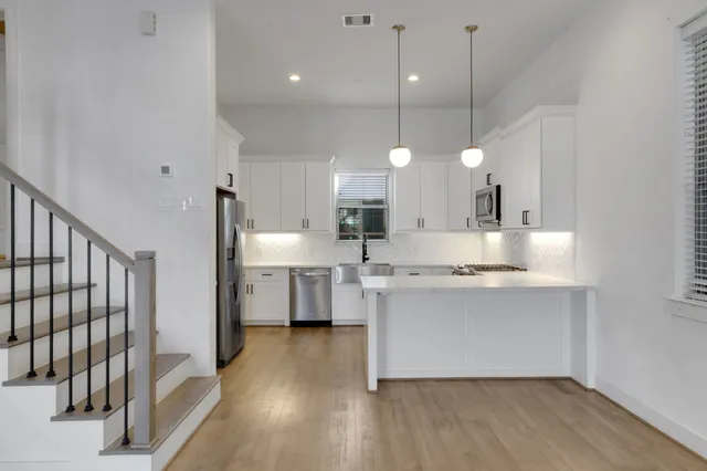 $3,200 | 1526 Chestnut Street, Houston, TX 77009