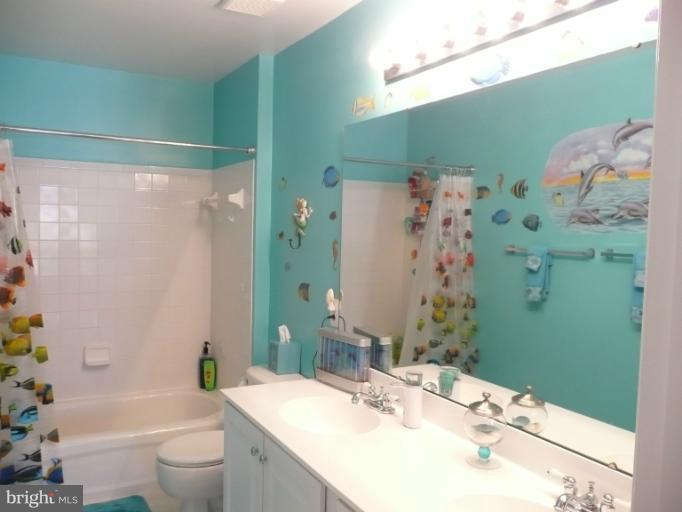 42739 Middle Ridge Place Broadlands, VA 20148 - Photo 5 of 30 a bathroom with a sink and toilet