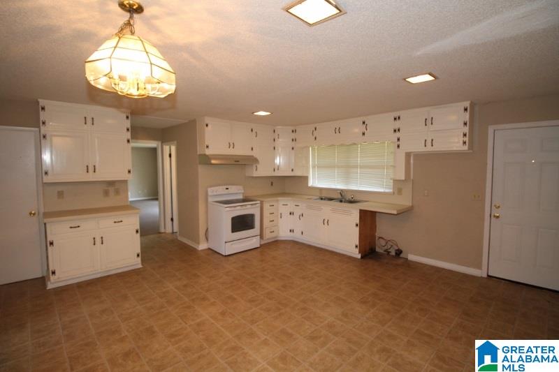 913 Huffman Road Birmingham, AL 35235 - Photo 6 of 20