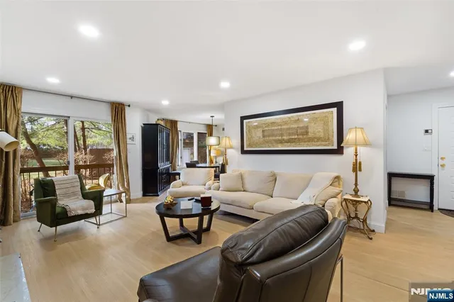 $499,000 | 5 Tulip Crescent, Unit 1C, Little Falls, NJ 07424