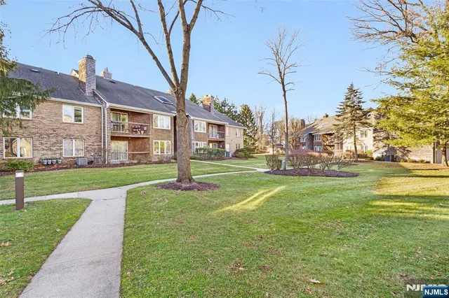 $499,000 | 5 Tulip Crescent, Unit 1C, Little Falls, NJ 07424