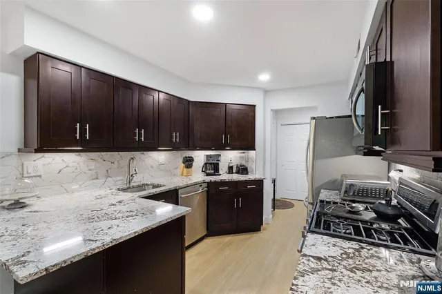 $499,000 | 5 Tulip Crescent, Unit 1C, Little Falls, NJ 07424