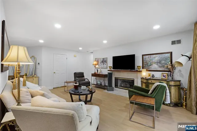 $499,000 | 5 Tulip Crescent, Unit 1C, Little Falls, NJ 07424