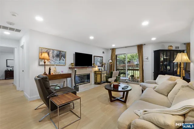 $499,000 | 5 Tulip Crescent, Unit 1C, Little Falls, NJ 07424