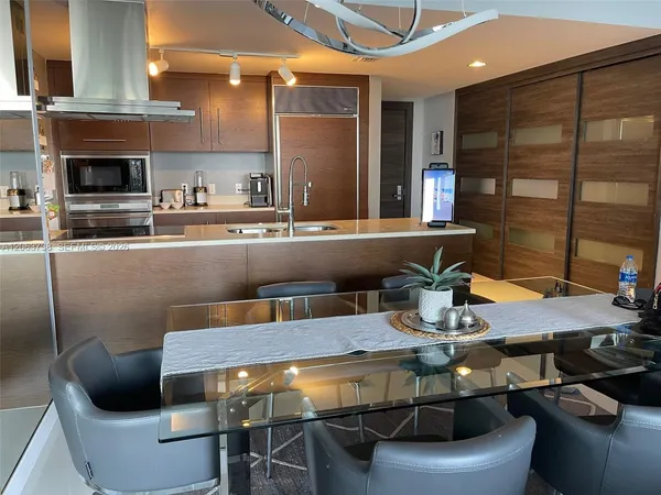 $5,500 | 495 Brickell Avenue, Unit 703, Miami, FL 33131