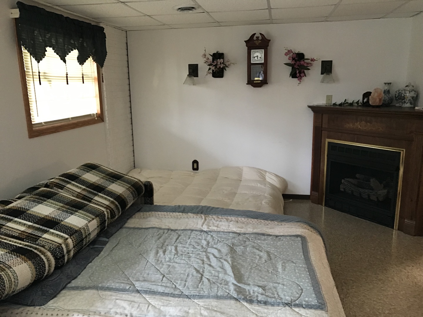 117 County Road 320 North Loda, IL 60948 - Photo 19 of 27 a bedroom with a bed and dresser