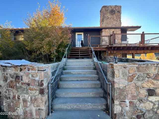 a view of entryway with a front door