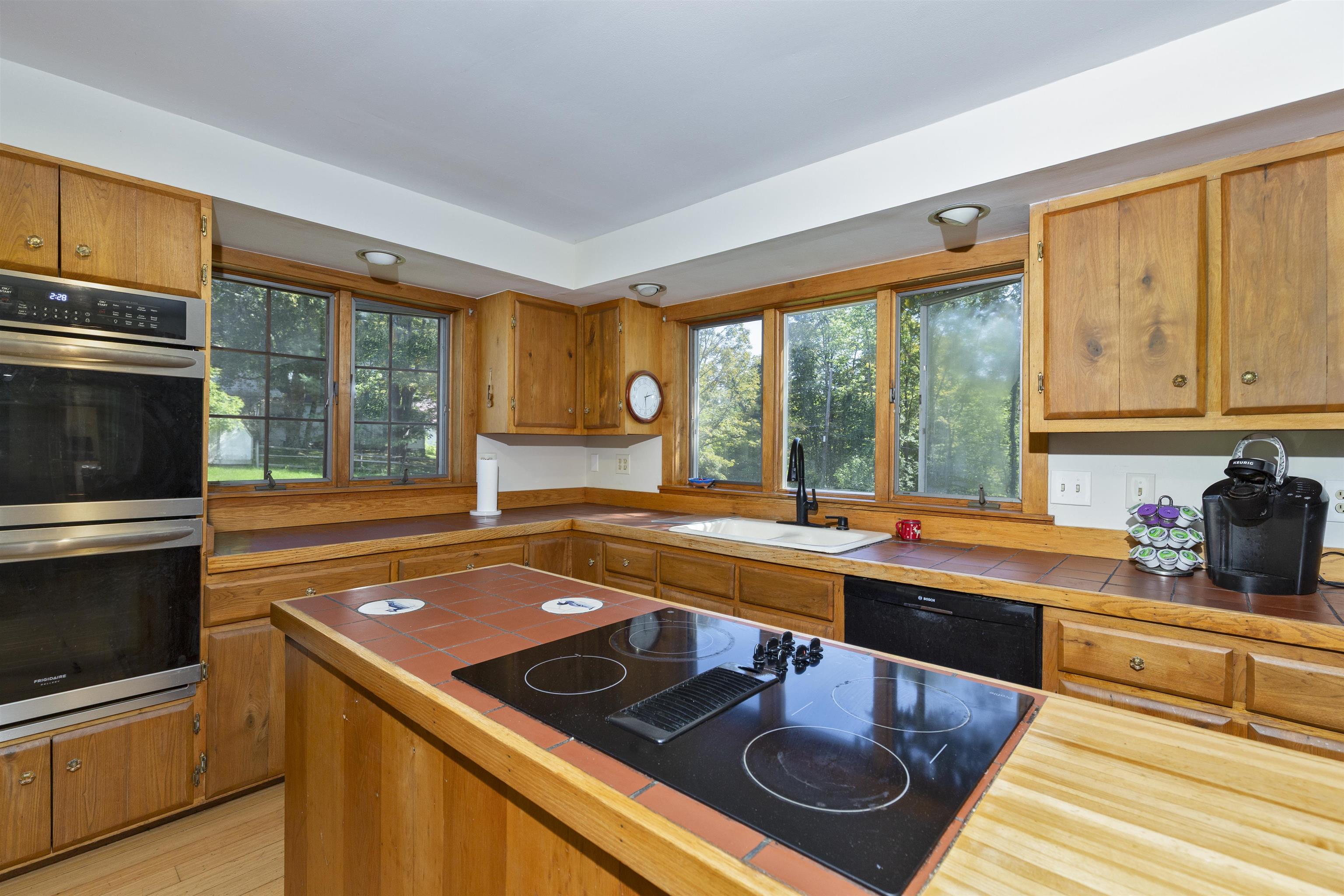 46 Runnals Road Hartford, VT 05001 - Photo 11 of 37