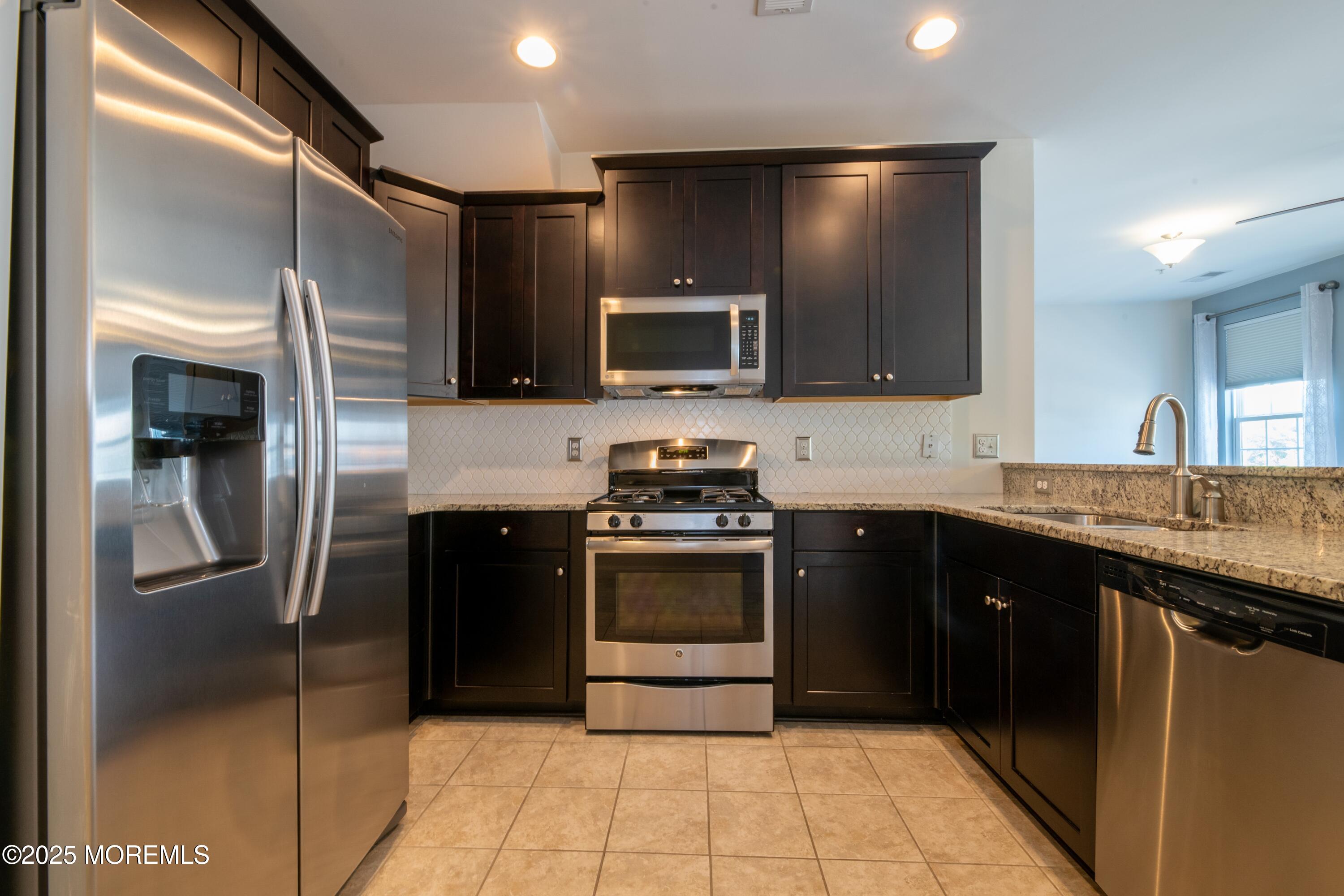 43 Kyle Drive Tinton Falls, NJ 07712 - Photo 4 of 25 06_43KyleDr_2010_HiRes