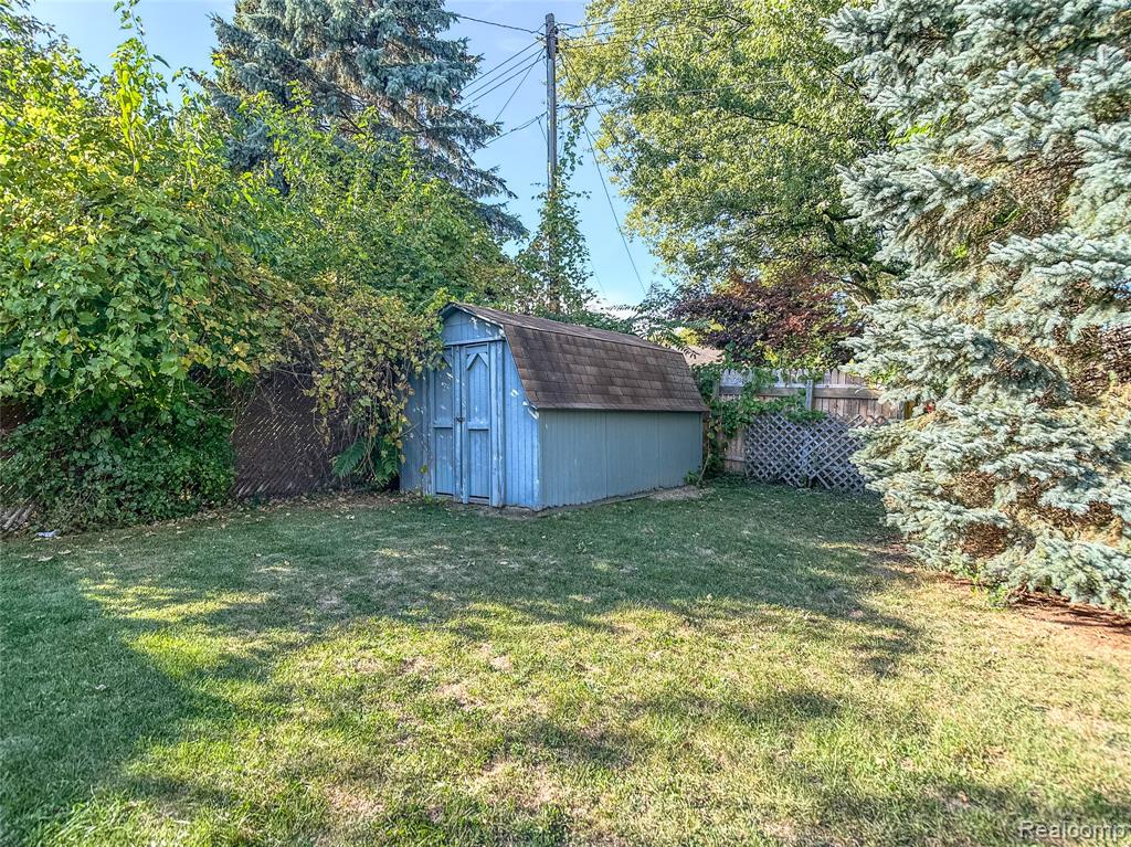 914 North Road Fenton, MI 48430 - Photo 41 of 57
