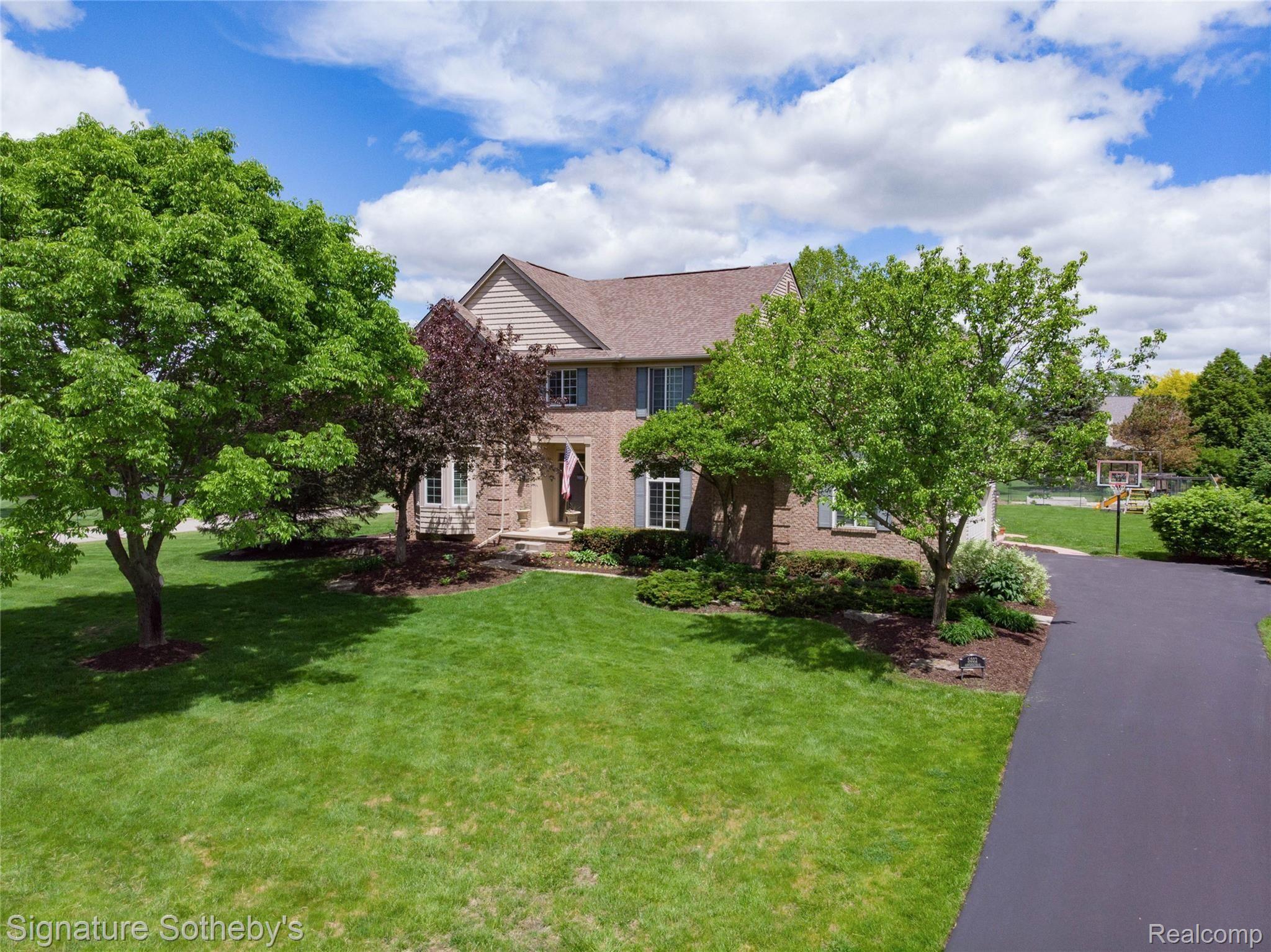 5032 Ashford Road Clarkston, MI 48348 - Photo 47 of 49 Make this drive be yours.