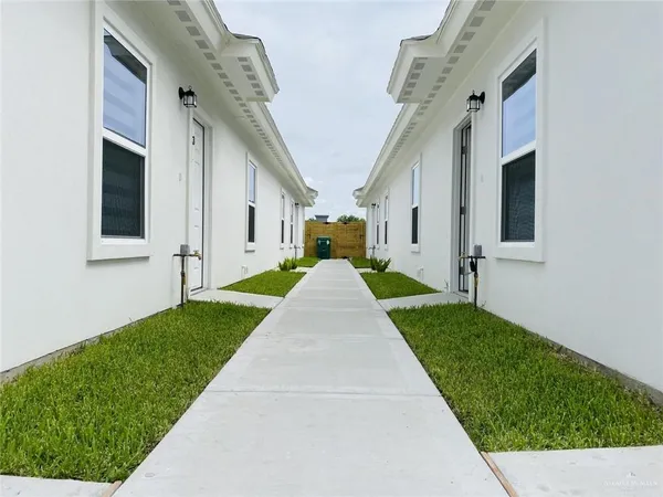 $1,225 | 909 West Carmel Avenue, Unit 1, Pharr, TX 78577