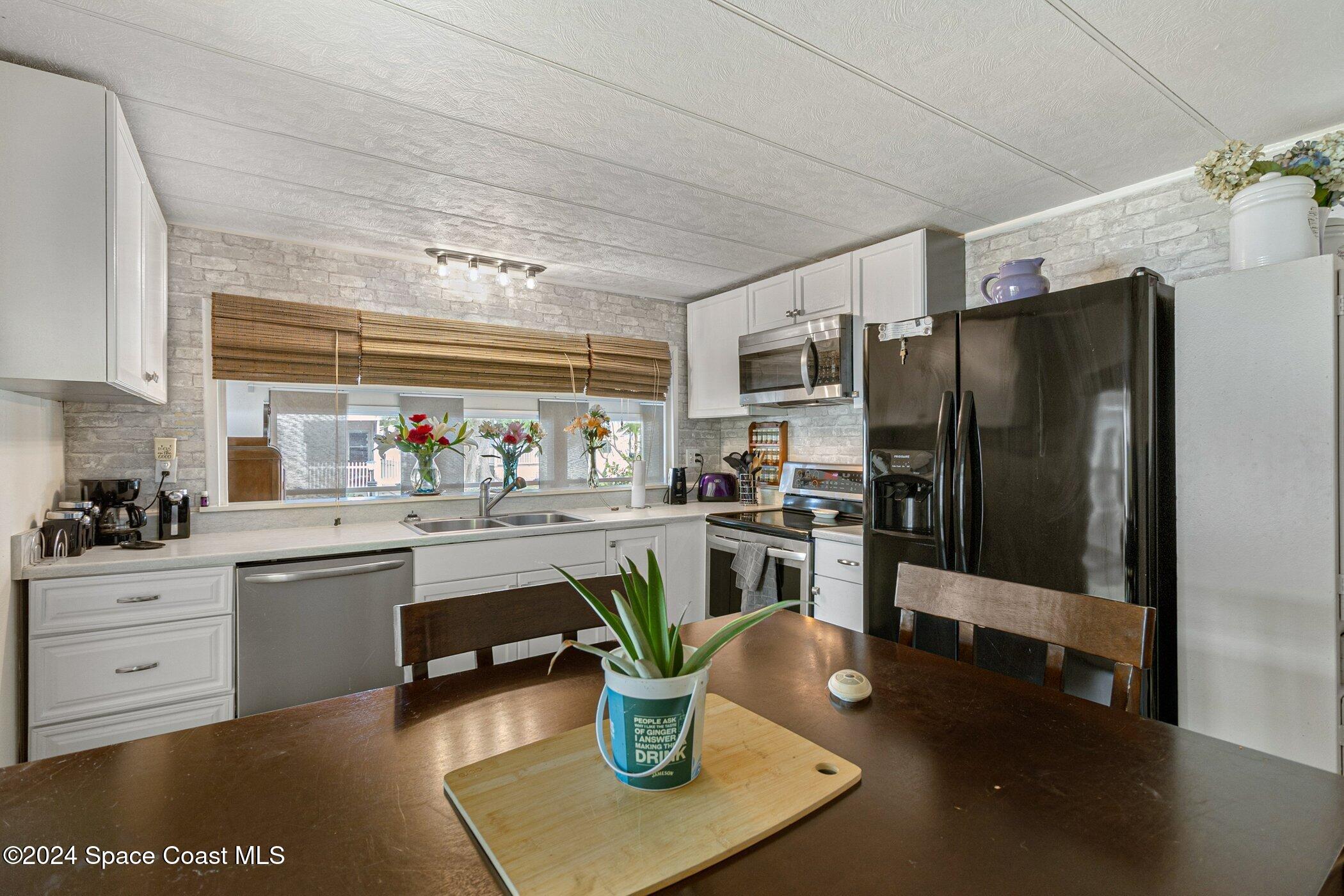 921 Laurel Circle Barefoot Bay, FL 32976 - Photo 5 of 56 921-Laurel-204.jpg-SMALL