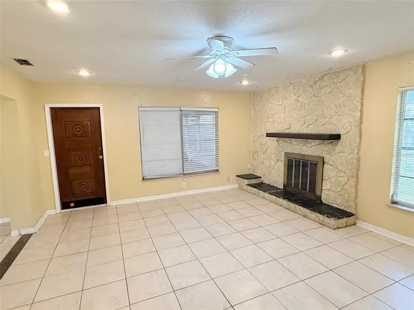 $2,395 | 1219 Julian Ln Drive, Tampa, FL 33619