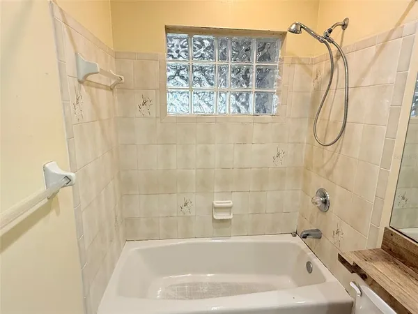 $2,395 | 1219 Julian Ln Drive, Tampa, FL 33619