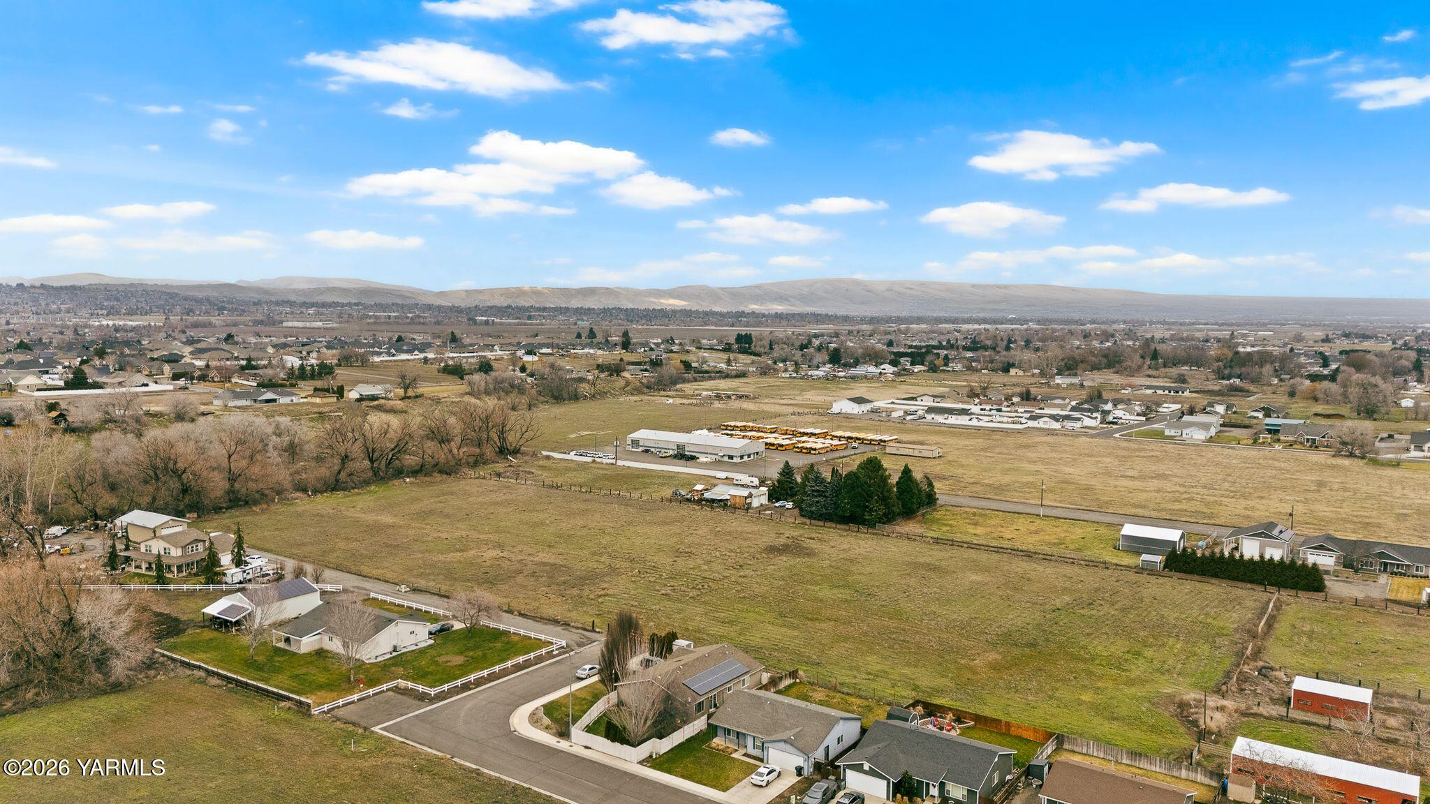 7703 Ahtanum Road Yakima, WA 98903 - Photo 5 of 14 1_7703-Ahtanum-Rd-3-prop-4