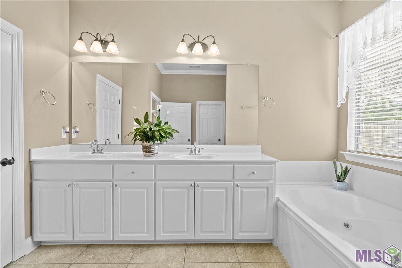 12909 Hidden Ridge Drive Baton Rouge, LA 70816 - Photo 14 of 22