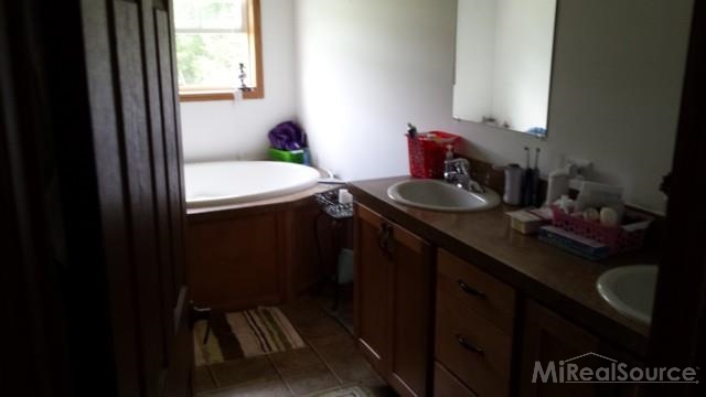 8272 Cork Road Avoca, MI 48006 - Photo 9 of 18