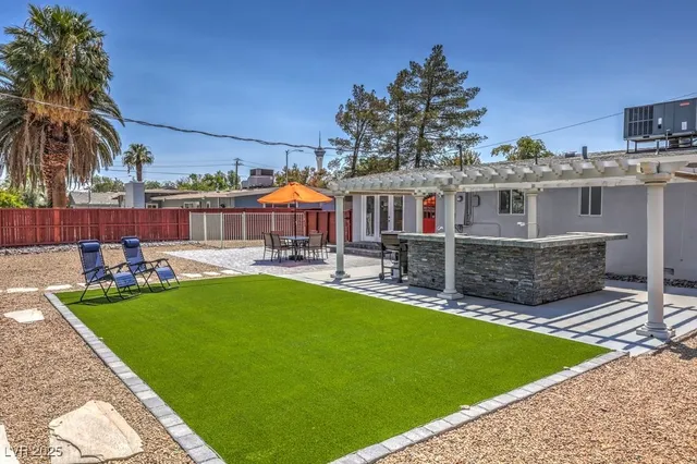 $2,995 | 2400 Sherman Place, Las Vegas, NV 89102