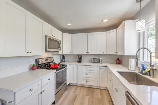 $2,995 | 2400 Sherman Place, Las Vegas, NV 89102