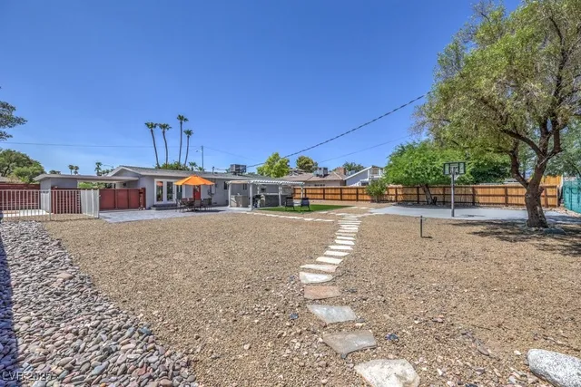 $2,995 | 2400 Sherman Place, Las Vegas, NV 89102