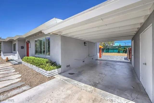 $2,995 | 2400 Sherman Place, Las Vegas, NV 89102