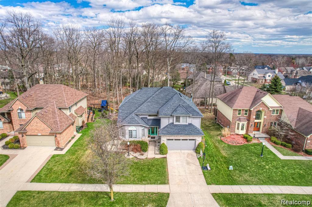 837 Grovecrest Rochester Hills, MI 48307 - Photo 3 of 36