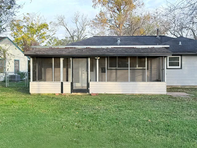 a view of house with backyard and garden