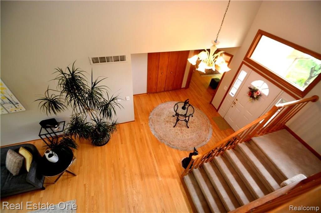 237 Windrift Rochester Hills, MI 48307 - Photo 4 of 21
