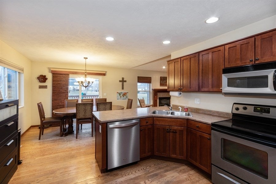 802 Wood Lily Road Solon, IA 52333 - Photo 9 of 32 Gallery Image 9