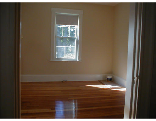 28 Chestnut Road Reading, MA 01867 - Photo 3 of 5 Gallery Image 3