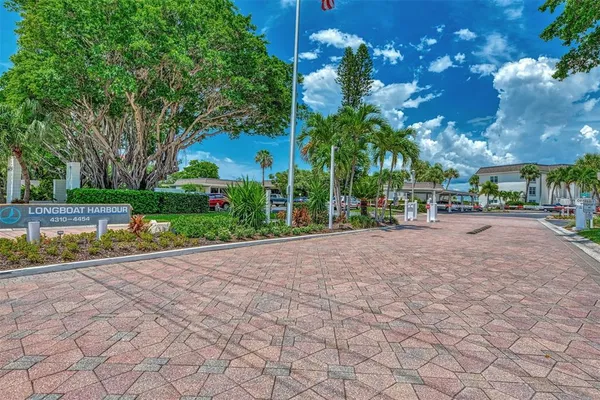 $3,200 | 4410 Exeter Drive, Unit 204, Longboat Key, FL 34228