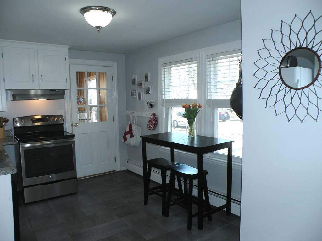 Kitchen Dining Area