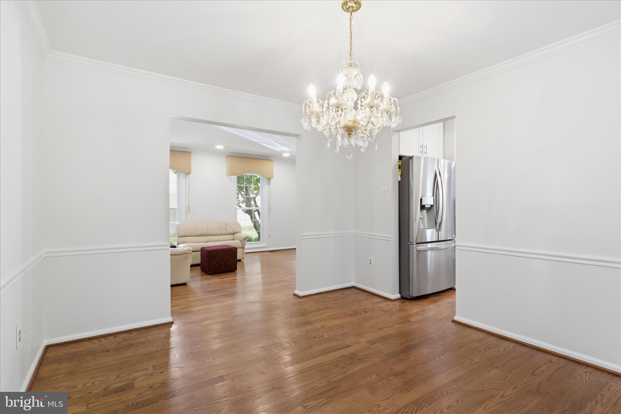 8615 Aqueduct Road Potomac, MD 20854 - Photo 10 of 57 Open to LR & Kitchen