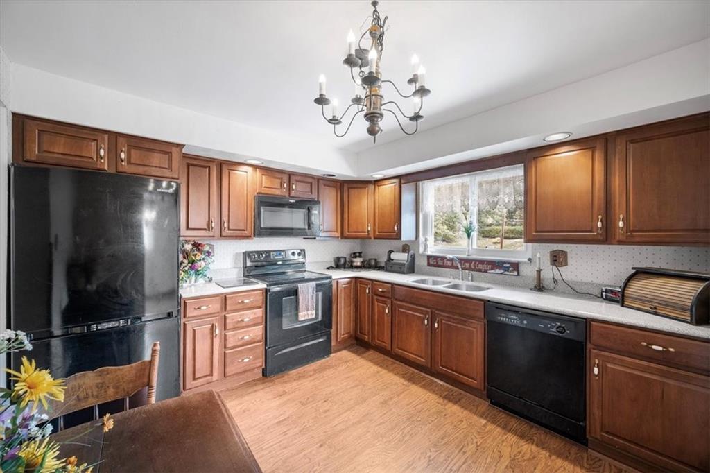 943 Girard Road Pittsburgh, PA 15227 - Photo 17 of 43 Gallery Image 17