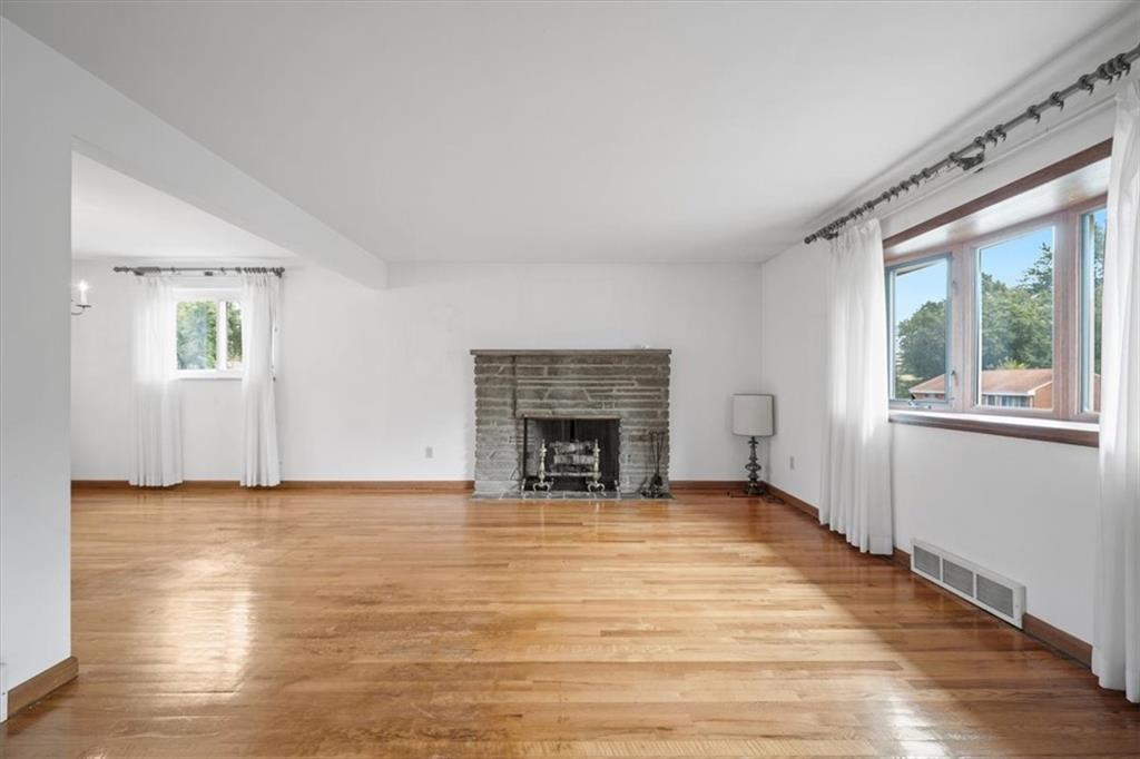 943 Girard Road Pittsburgh, PA 15227 - Photo 8 of 43 Gallery Image 8