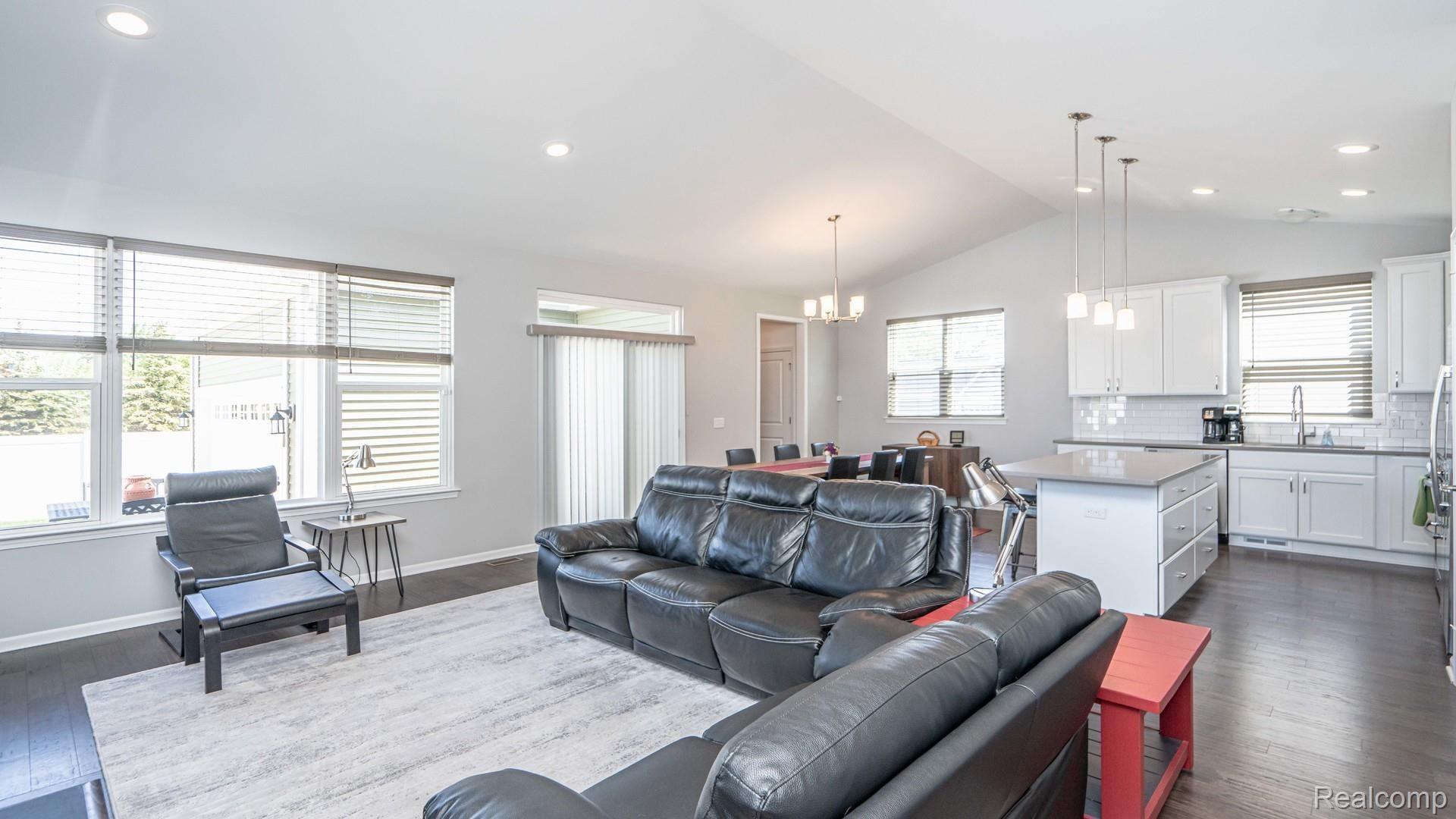 2560 Massoit Road Royal Oak, MI 48073 - Photo 20 of 65 051_70.jpg